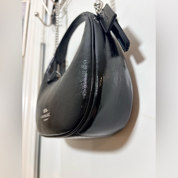 ✨ FLAWLESS Coach Carmen Mini Crossbody - Black Crinkle Patent Leather (CW036) - Picture 5 of 13